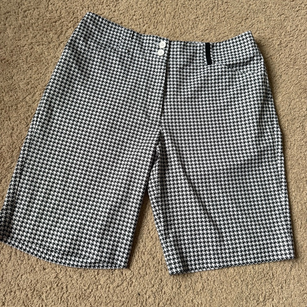 Nike Golf Women's Fit Dry Bermuda Golf shorts 8 M